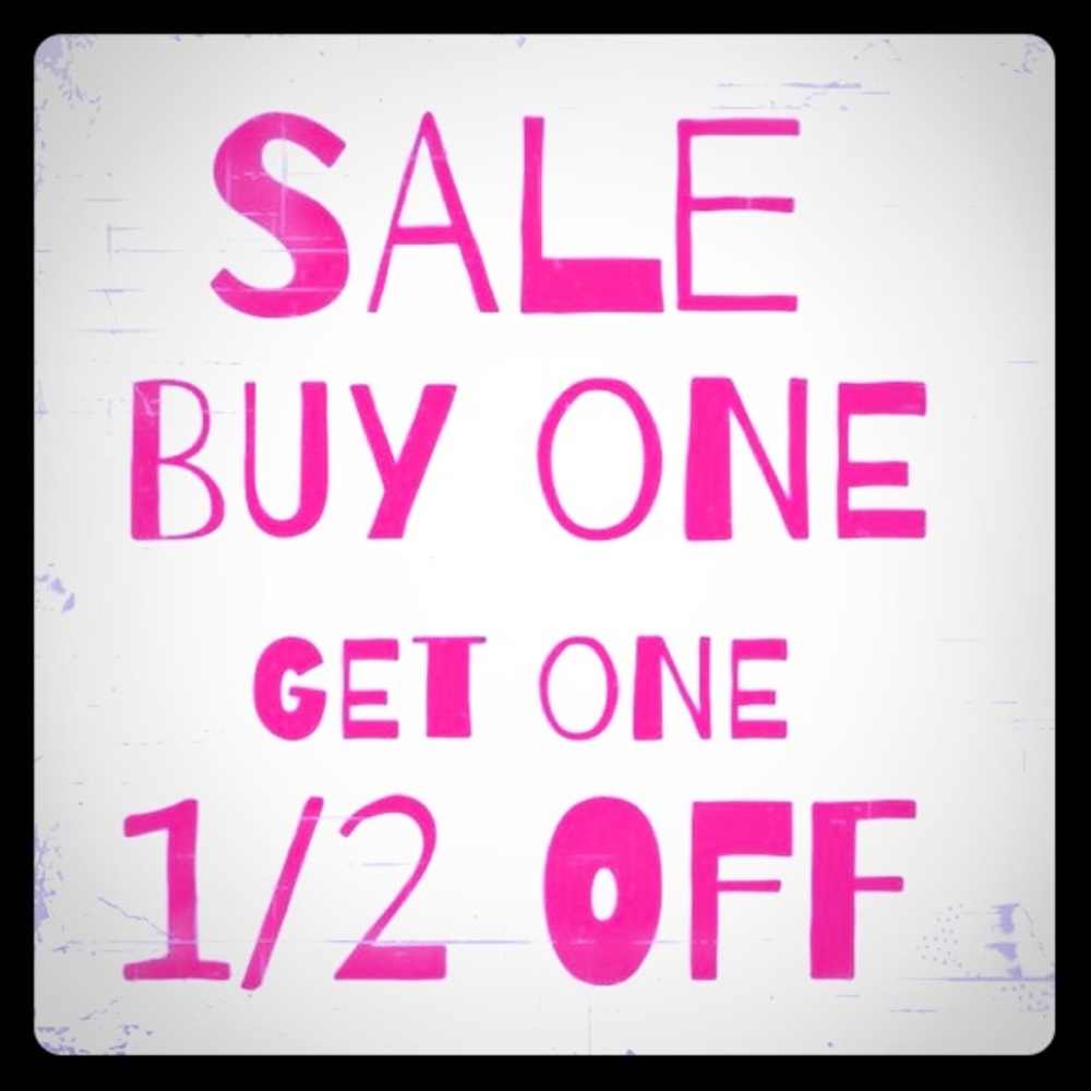 🚨 BOGO SALE ON ENTIRE CLOSET 🚨